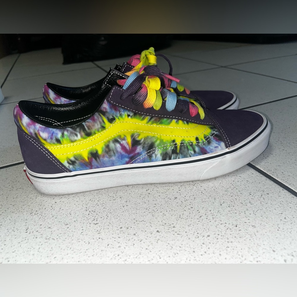 Vans tie dye shoe size 10 worn very lightly.